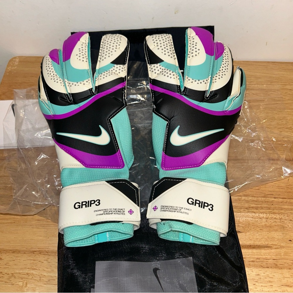 Nike GK Grip 3 Goalkeeper Gloves Soccer Football Size 9 FB2998-010
